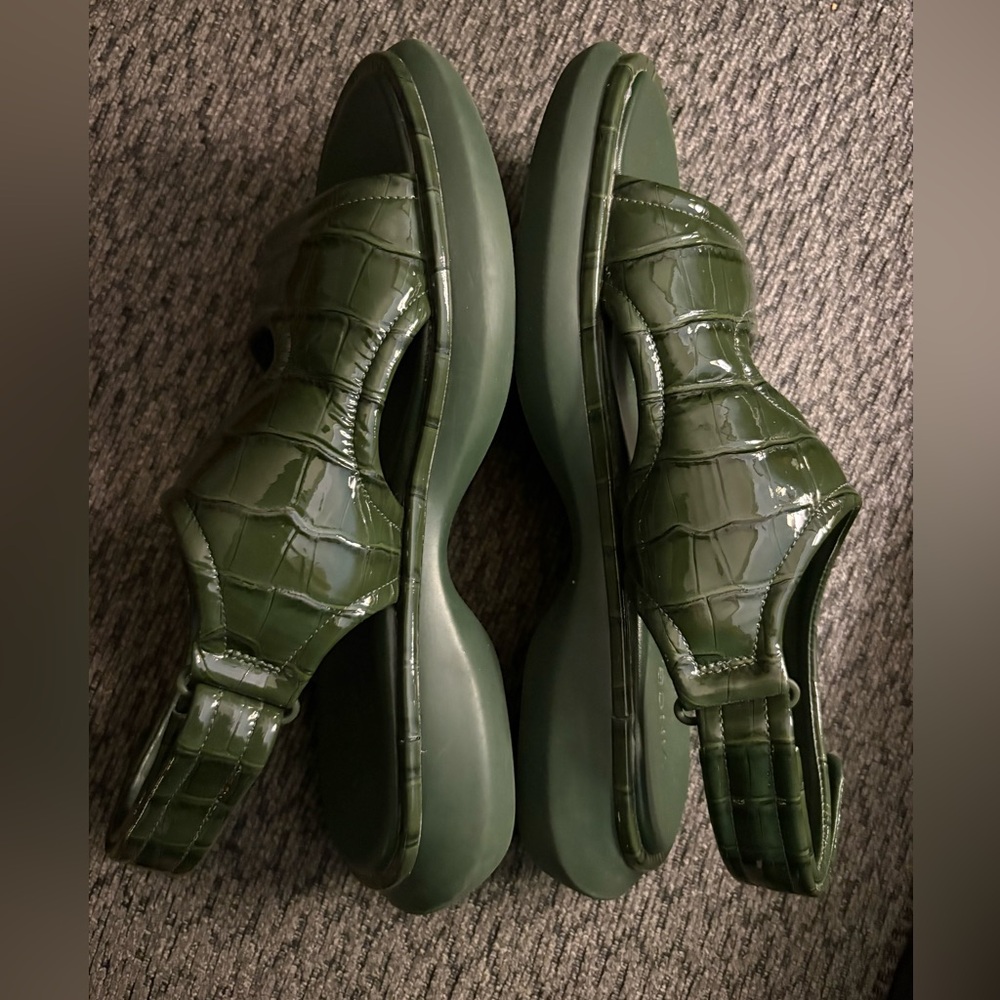 Vince Fresca Sandal in Olive Green Croc-Print Leather Women’s 7.5 - Picture 12 of 16